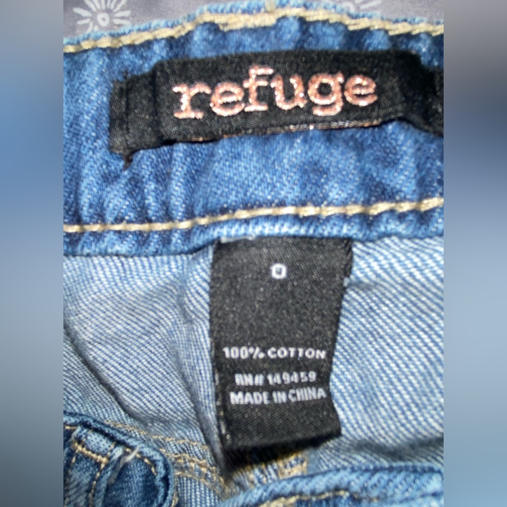 Refuge jeans size 0 100% cotton boyfriend cut ripped/distressed jeans.